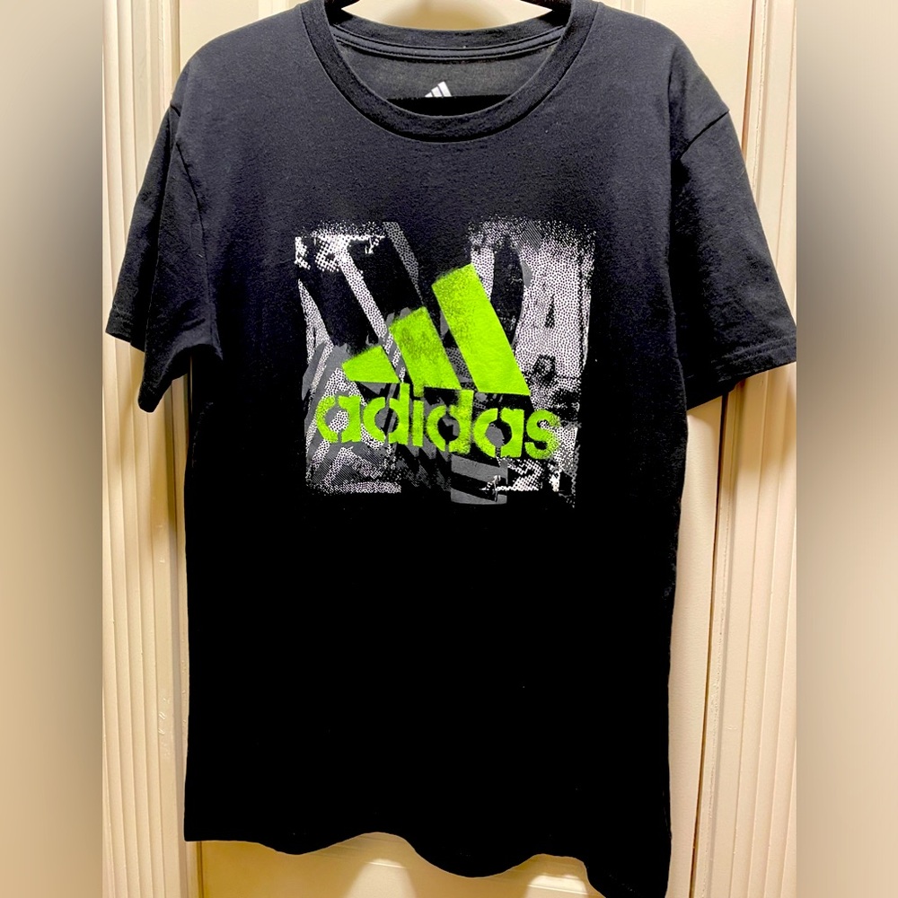 NWOT  adidas  BOYS T SHIRT